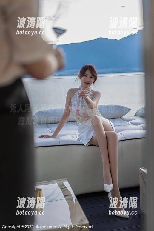 秀人网 - 吃白菜的vi菜菜的私拍，校园随意放飞自我！美图不怕被抓包哈哈！