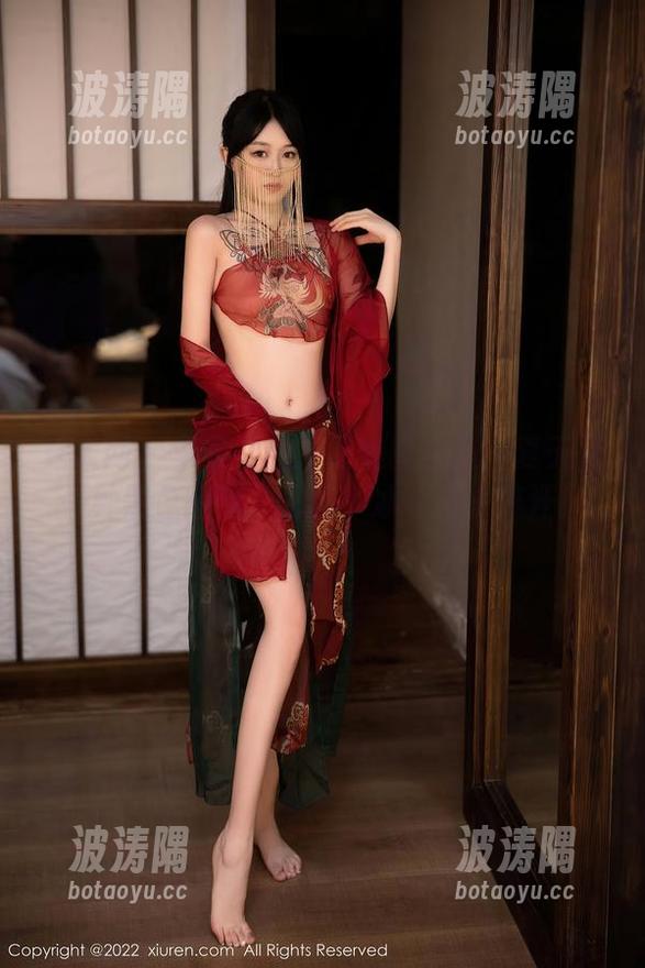 秀人网 - 李可儿的夏天美图合集：夏天是一种黑色幽默，配图：冰棒与小流汗！
