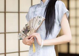秀人网 – 当灰丝遇上芭比KIKI：图册里的闲聊与时光