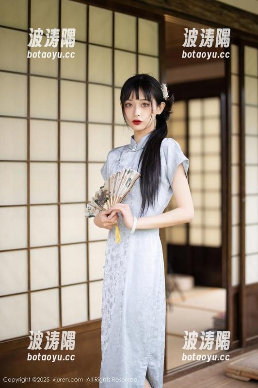 秀人网 - 当灰丝遇上芭比KIKI：图册里的闲聊与时光