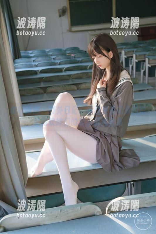 稚乖画册 - 野外日记：赤西夜夜记录的晴空和软妹们的欢乐照片合集