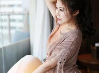美媛馆 – 高清的细节让王馨瑶的美足越来越惹火，有点小困惑，究竟看哪儿？