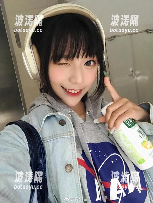 照片分享时间！舞小喵黑丝造型，真应了那句‘穿黑丝的都是妖精’！