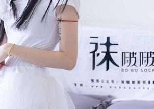 袜啵啵 – 看着瑶瑶的JK制服，原图中的表情让我想起了某部老电影