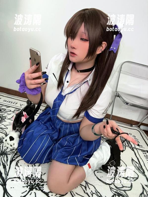 看，贝贝琪Becky在cos新条茜，这是我见过最会换装的“变脸”大师！