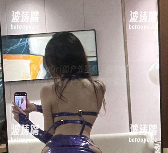 这组阿薰kaOri的户外写真，图中的每一处都让我想起我在户外摔倒的惨痛经历。