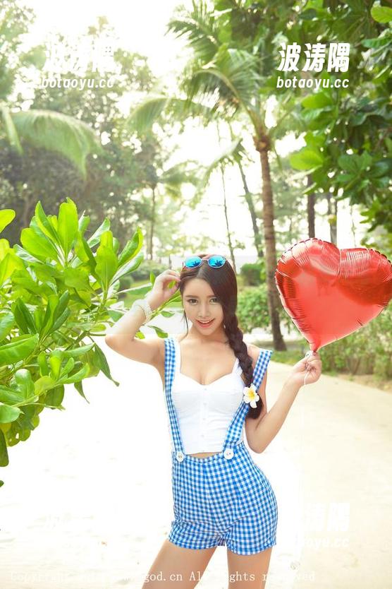 青豆客 - 就在这儿，战姝羽Zina的夏天写真，别问我是谁