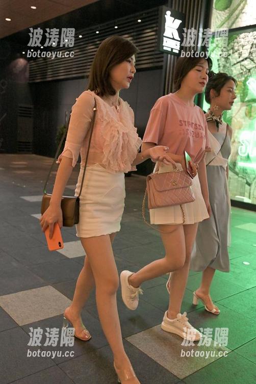 魔镜街拍 - 说点别的：婷婷的黑丝OL图集更新，工作间隙的空气里也带点火花。