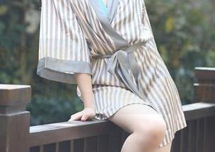 私拍图包特别篇，魔镜街拍里，你不得不承认高跟制服与肉丝的完美组合！
