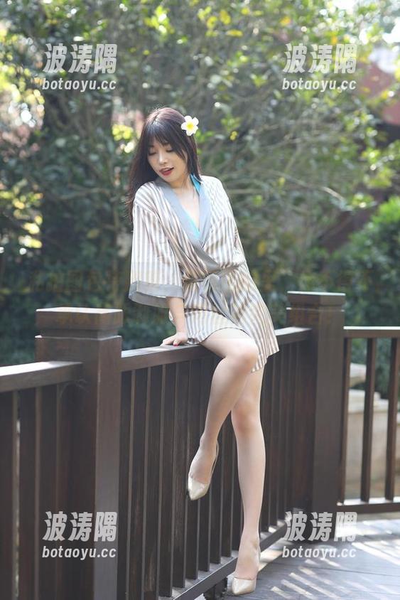 私拍图包特别篇，魔镜街拍里，你不得不承认高跟制服与肉丝的完美组合！